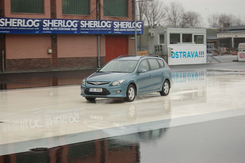 Den otev�en�ch dve�� s Hyundai ix20