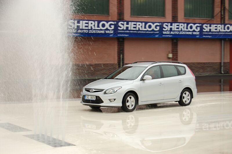 Den otev�en�ch dve�� s Hyundai ix20