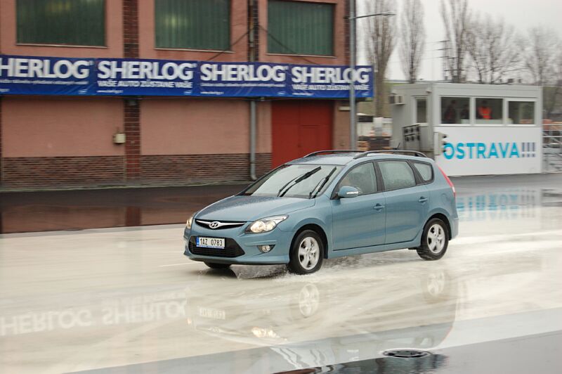 Den otev�en�ch dve�� s Hyundai ix20