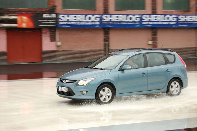 Den otev�en�ch dve�� s Hyundai ix20