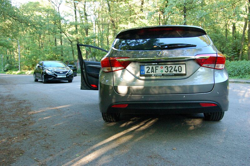 Hyundai i40cw a Hyundai Sonata YF