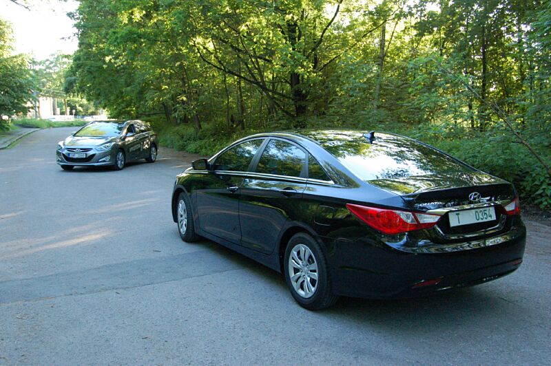 Hyundai i40cw a Hyundai Sonata YF
