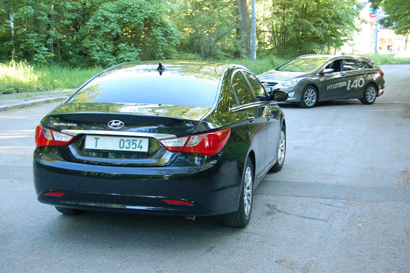 Hyundai i40cw a Hyundai Sonata YF