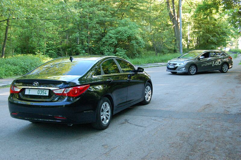 Hyundai i40cw a Hyundai Sonata YF