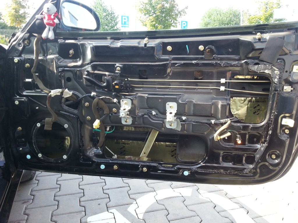 Dveře po vlepení vnitřního materiálu