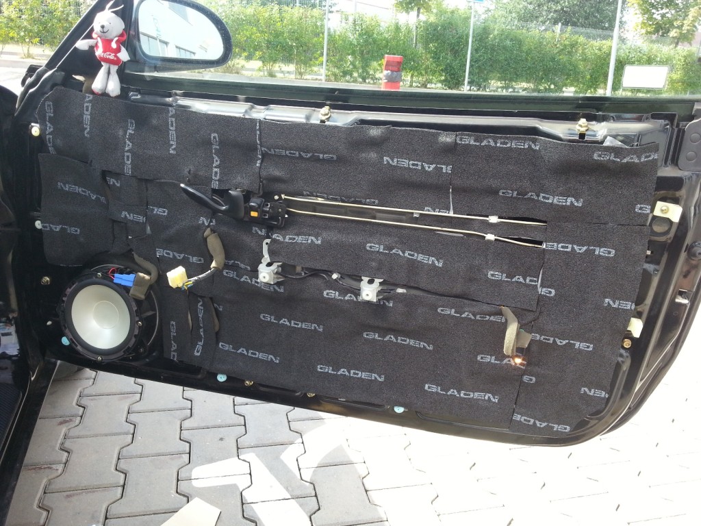 Dveře po vlepení vnějšího materiálu